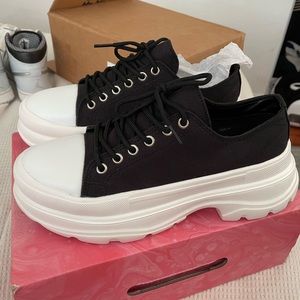Black and white lace up shoes nwb